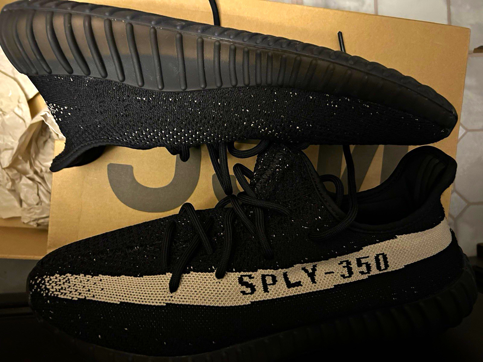 adidas Yeezy Boost 350 V2 Men\'s Low Top Sneakers Black/White SPLY-350 adidas Yeezy Boost 350 V2 Men\'s Low Top Sneakers Black/White SPLY-350