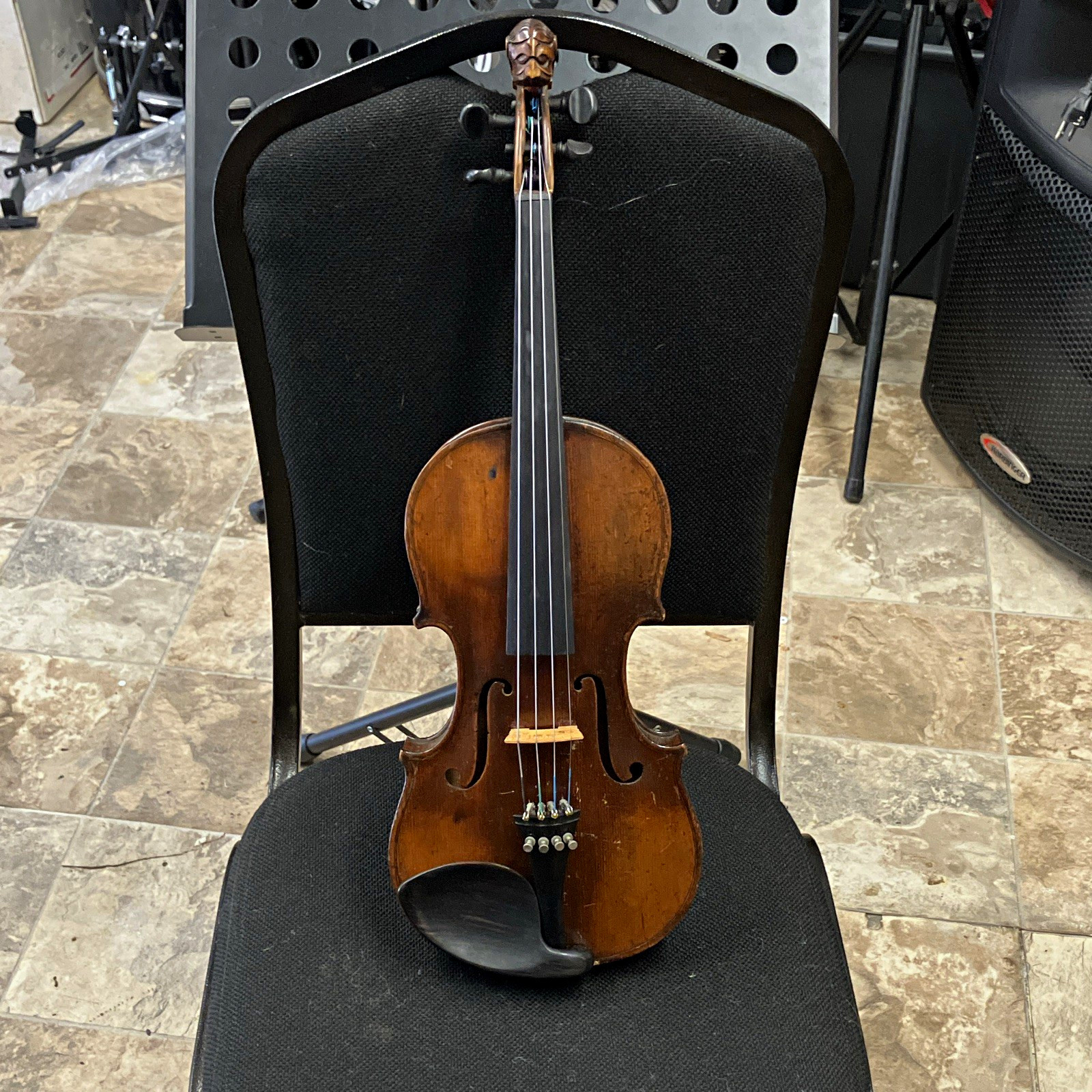 Vintage 1920s beautiful lions head 4/4 Violin Varnish Maple w/ Bow and Hard Case