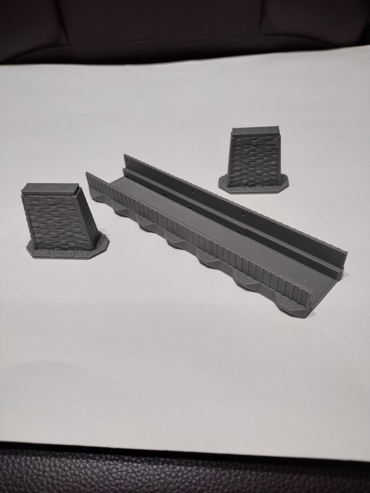 N Scale single Girder Bridge with 2 bridge pilers vintage design   3d printed