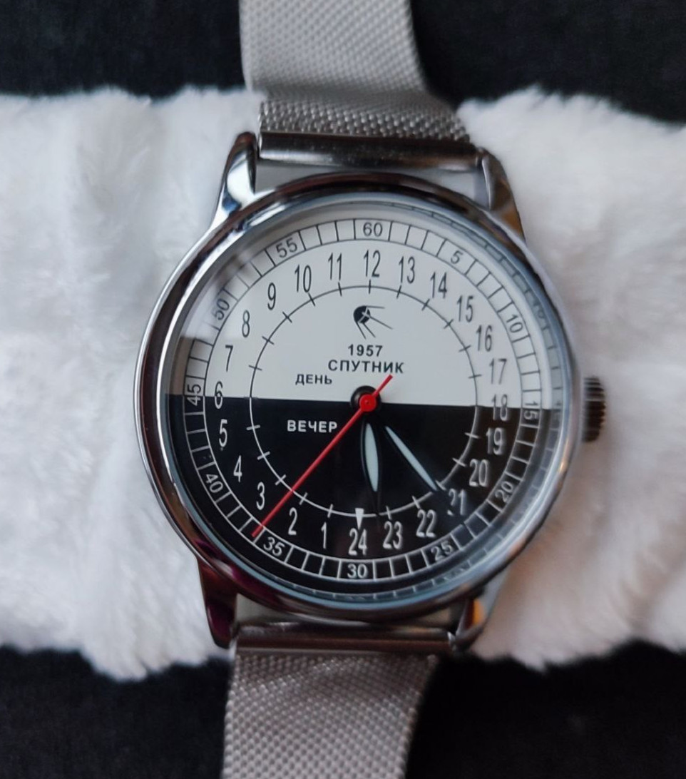 Raketa 24-Hour Automatic  Day & Night Vintage  Wristwatch Rare Mechanical