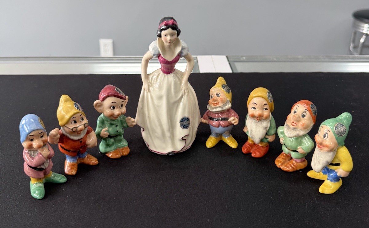 Rare Goebel Germany Disney Snow White & Seven Dwarfs Porcelain Figurines Set Rare Goebel Germany Disney Snow White & Seven Dwarfs Porcelain Figurines Set