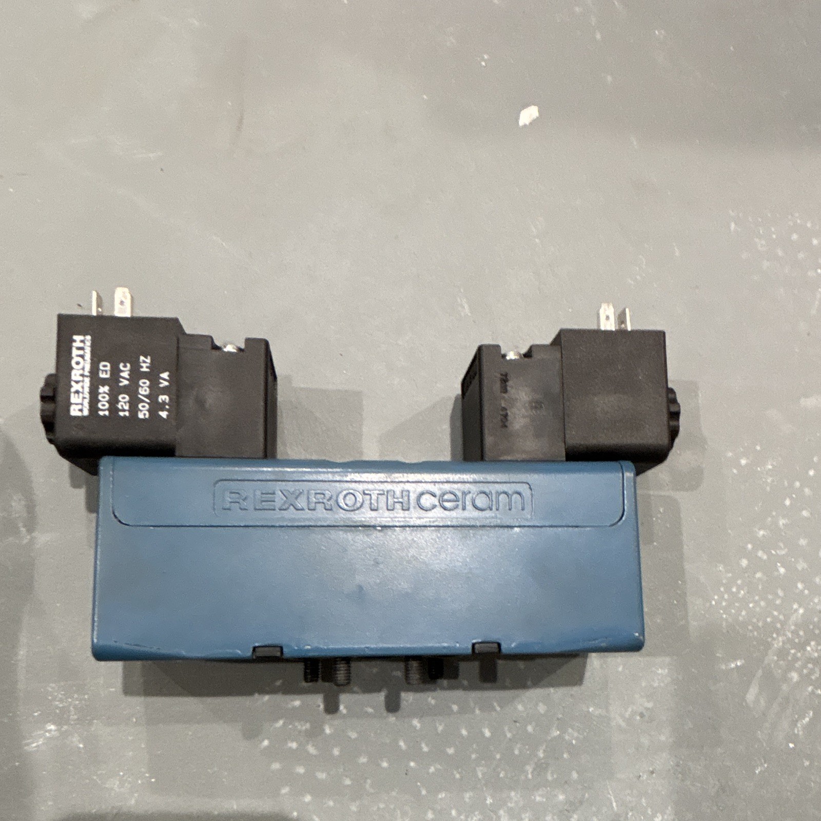 New Bosch Rexroth Aventics GT-010032-02626 R432006365 5/3 Pneumatic Valve 120VAC