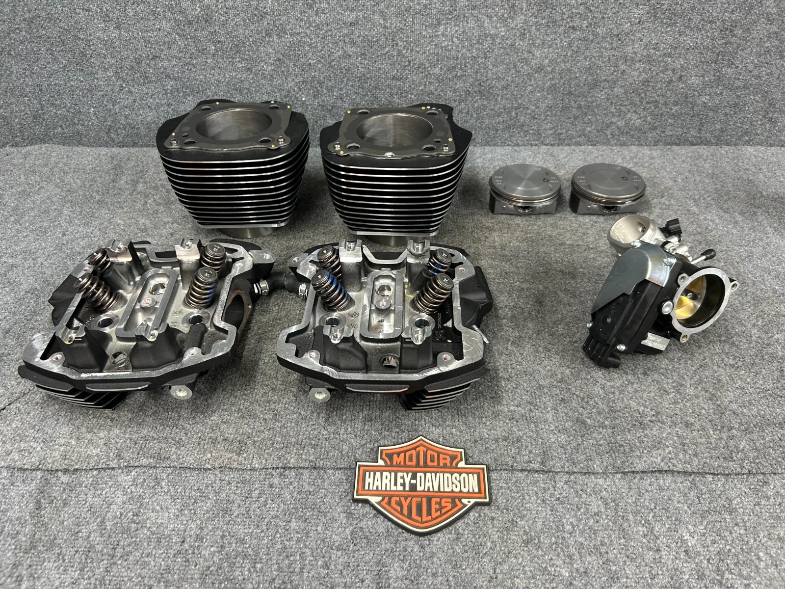 OEM HARLEY-DAVIDSON 24-25 MILWAKEE 8 HEADS, CYLINDERS, PISTONS & THROTTLE BODY