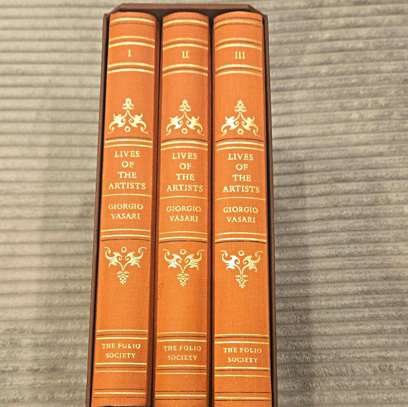 Folio Society Giorgio Vasari: Lives of the Artists (1993, 3-Volume Set) Slipcase Folio Society Giorgio Vasari: Lives of the Artists (1993, 3-Volume Set) Slipcase