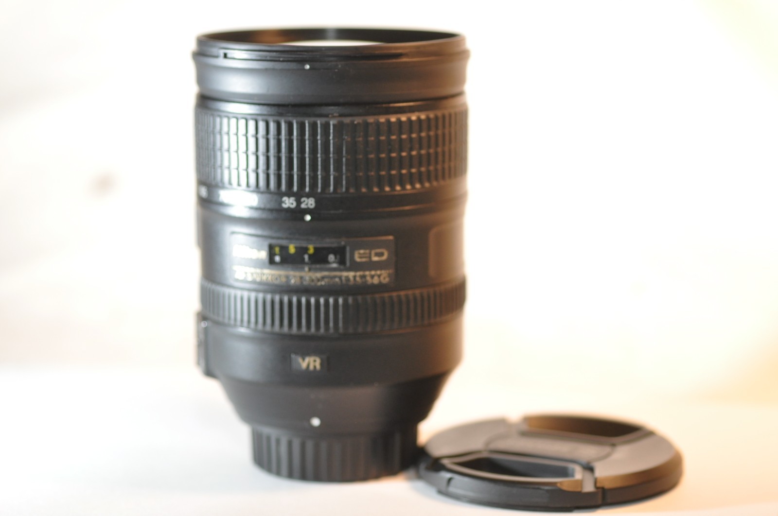 Nikon ED AF-S Nikkor 28-300mm f/3.5-5.6 G VR FX lens for F100 D850 D750 DF Z7 ZF