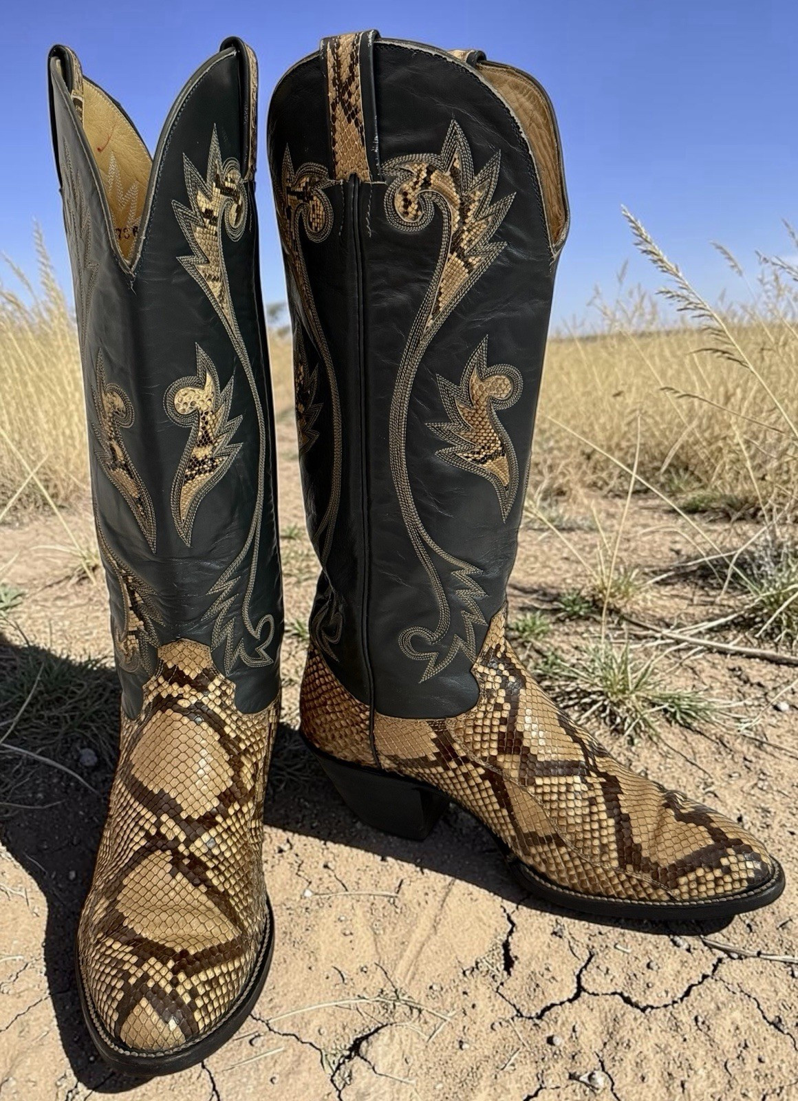 Vintage HONDO Python Snakeskin 16\ Vintage HONDO Python Snakeskin 16\