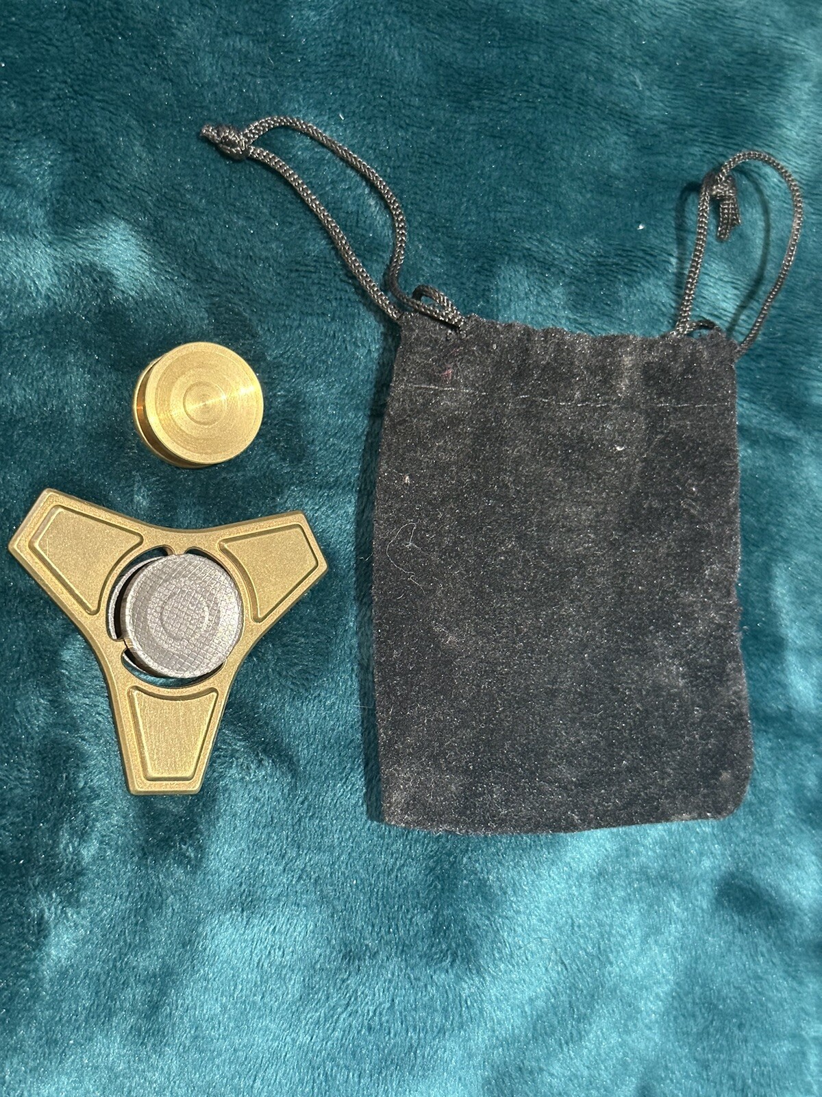 ZeroFeud Tri Compass Brass fidget spinner - Zero Feud