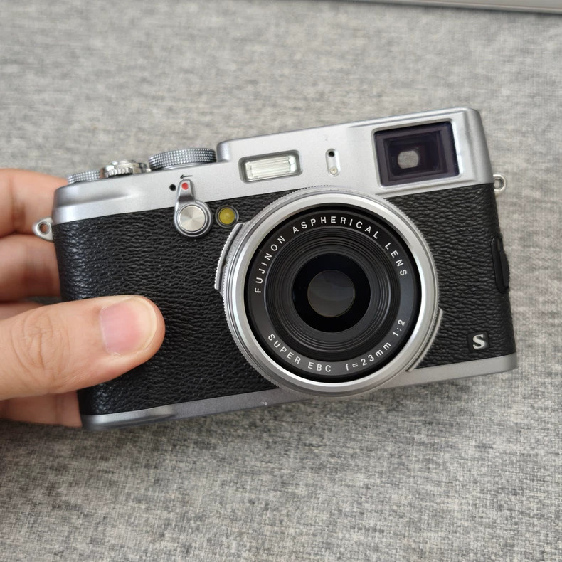 95% New FUJIFILM Fuji X100S 16.3MP Compact Digital Camera English Silver