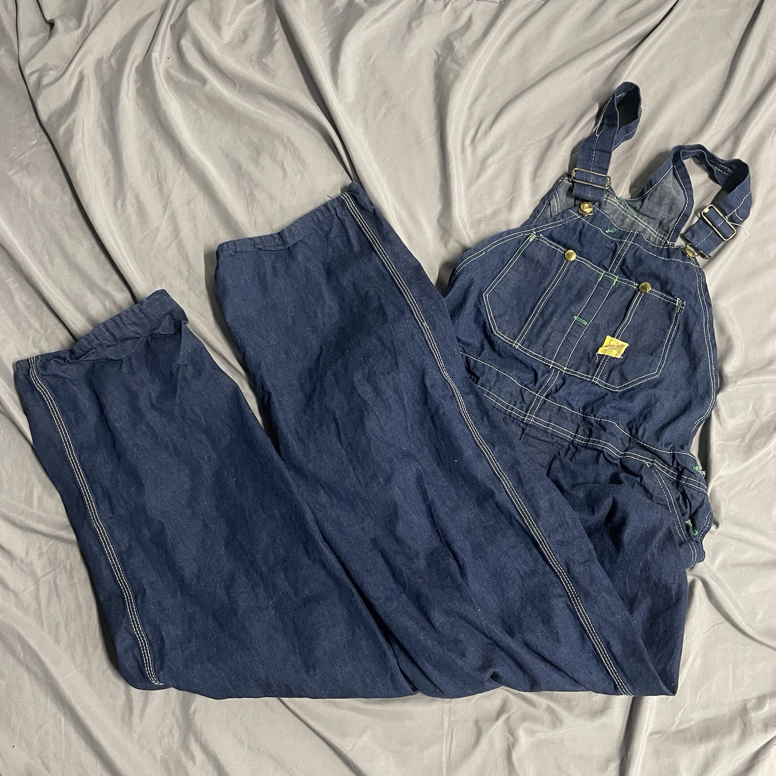 Vintage 60s 70s Rhino Bib Dark Blue Denim Overalls Jeans Sz 41 Union Made In USA Vintage 60s 70s Rhino Bib Dark Blue Denim Overalls Jeans Sz 41 Union Made In USA