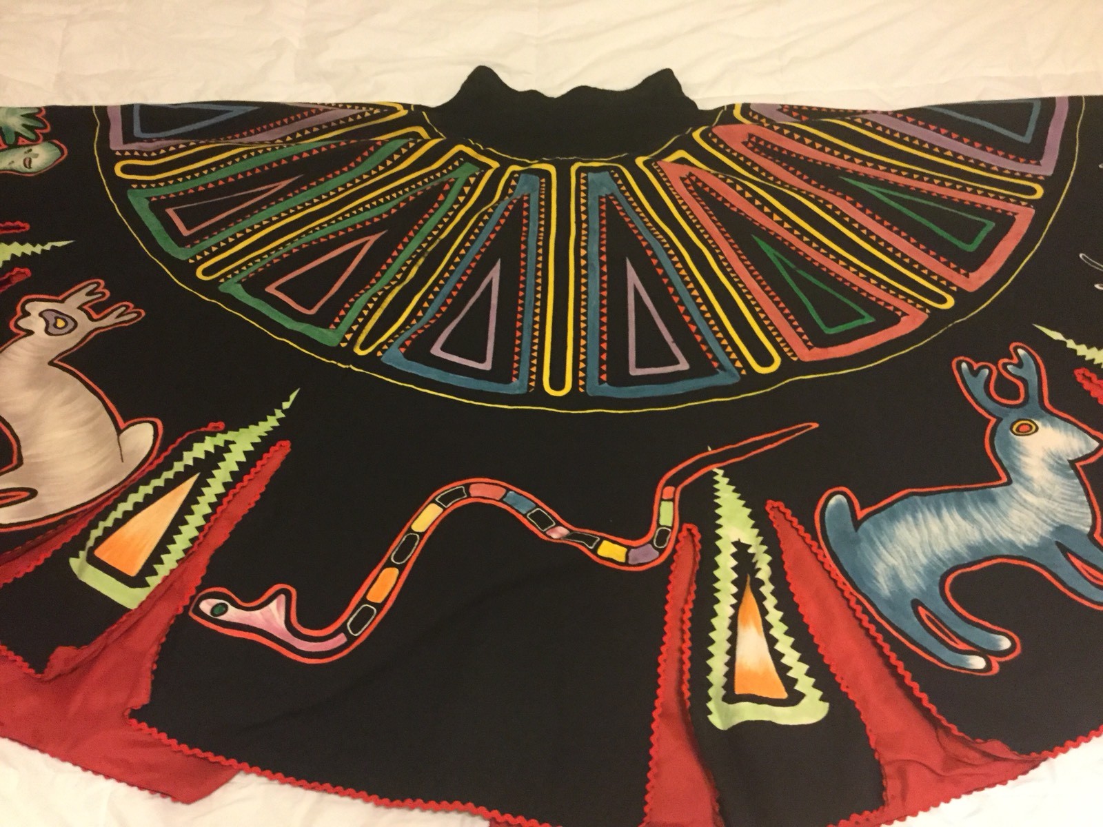 EUC VTG Handpainted 21\' (7 Yard) L Traditional Folkloric Indonesian Dance Skirt