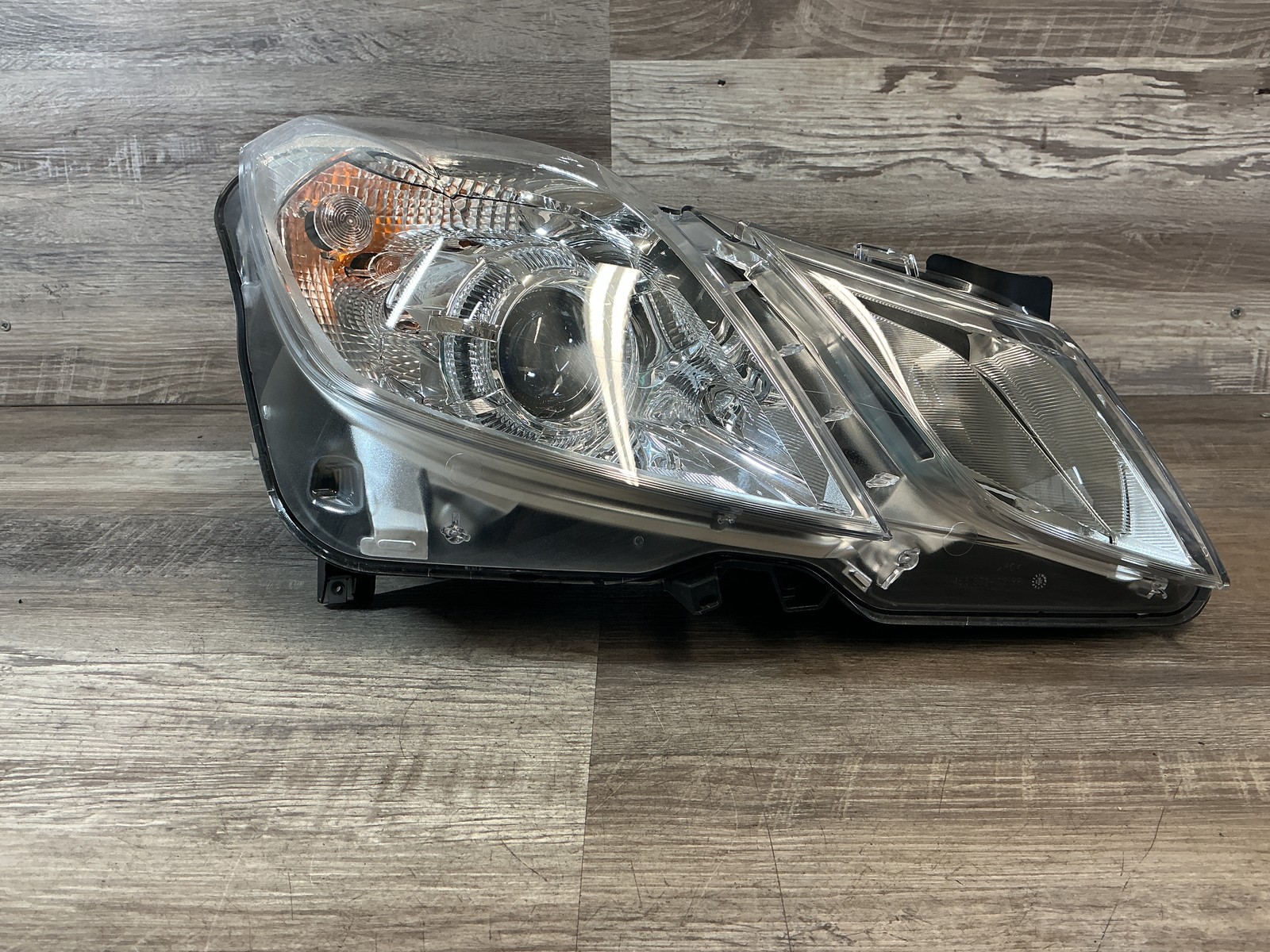 USED - 2010-2013 Mercedes E-Class R Headlamp Halogen - OEM USED - 2010-2013 Mercedes E-Class R Headlamp Halogen - OEM