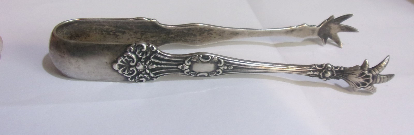 Antique Victorian Marked Sterling Silver Claw Feet Sugar Tongs, 39 Grams Weight Antique Victorian Marked Sterling Silver Claw Feet Sugar Tongs, 39 Grams Weight