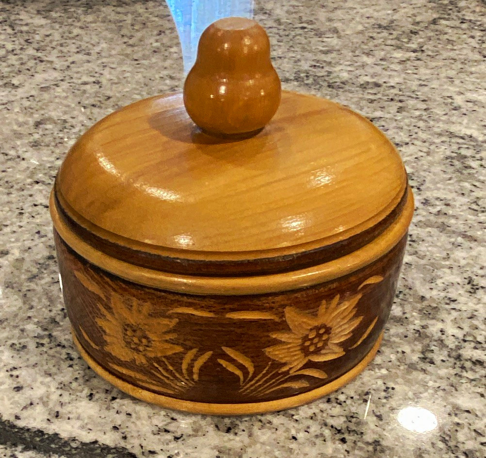 Vintage Hand Crafted Brown Wooden Trinket Box with Lid, Floral Pattern, Glossy Vintage Hand Crafted Brown Wooden Trinket Box with Lid, Floral Pattern, Glossy