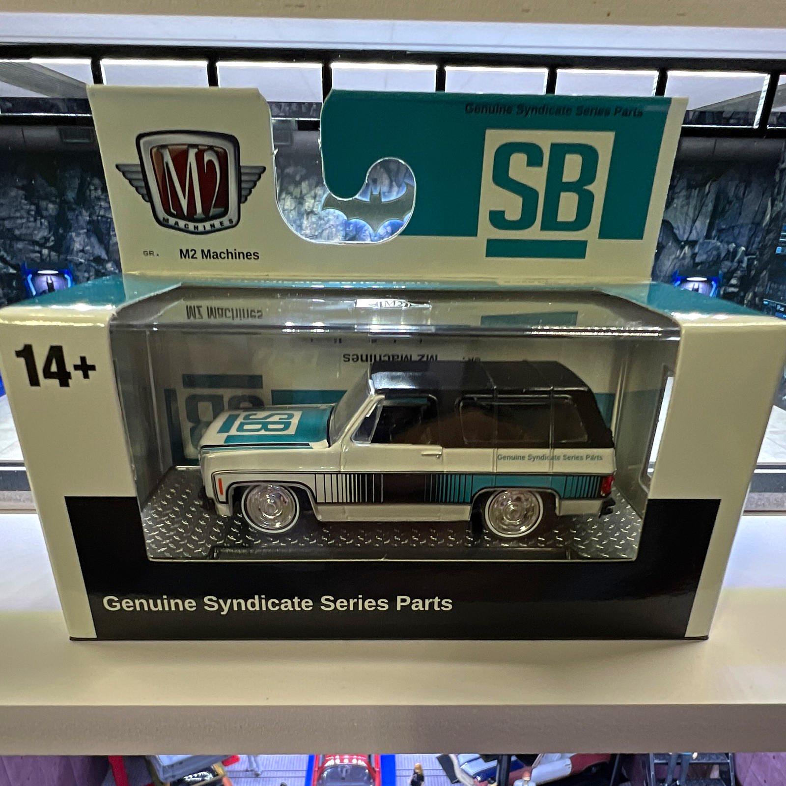 M2 Machines Squarebody Syndicate SB Diecast Model Car #32600 White/Blue Unopened M2 Machines Squarebody Syndicate SB Diecast Model Car #32600 White/Blue Unopened