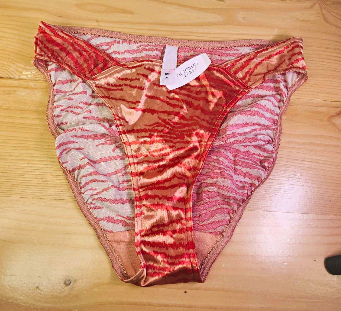 NWT Vtg Y2K 2000 Victoria\'s Secret Bikini Panties Pink Animal Print Satin - M NWT Vtg Y2K 2000 Victoria\'s Secret Bikini Panties Pink Animal Print Satin - M