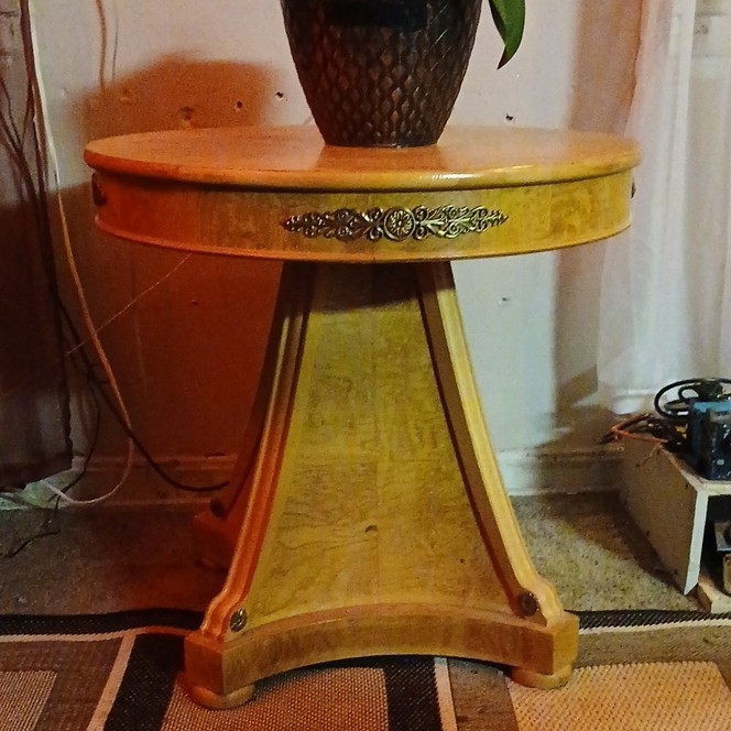 Henredon Beidermeier (rare) Henredon Beidermeier (rare)