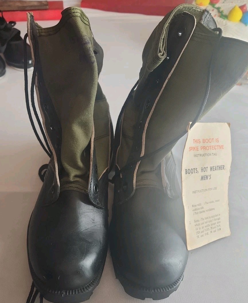 NEW VINTAGE 1968 US ARMY VIETNAM WAR ERA BATA JUNGLE BOOTS - SIZE 5.5 NEW VINTAGE 1968 US ARMY VIETNAM WAR ERA BATA JUNGLE BOOTS - SIZE 5.5