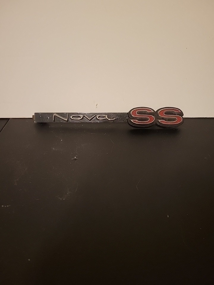 1967 CHEVROLET NOVA SUPER SPORT GRILLE EMBLEM W/RETAINER & CLIPS-TRIM PARTS-USA