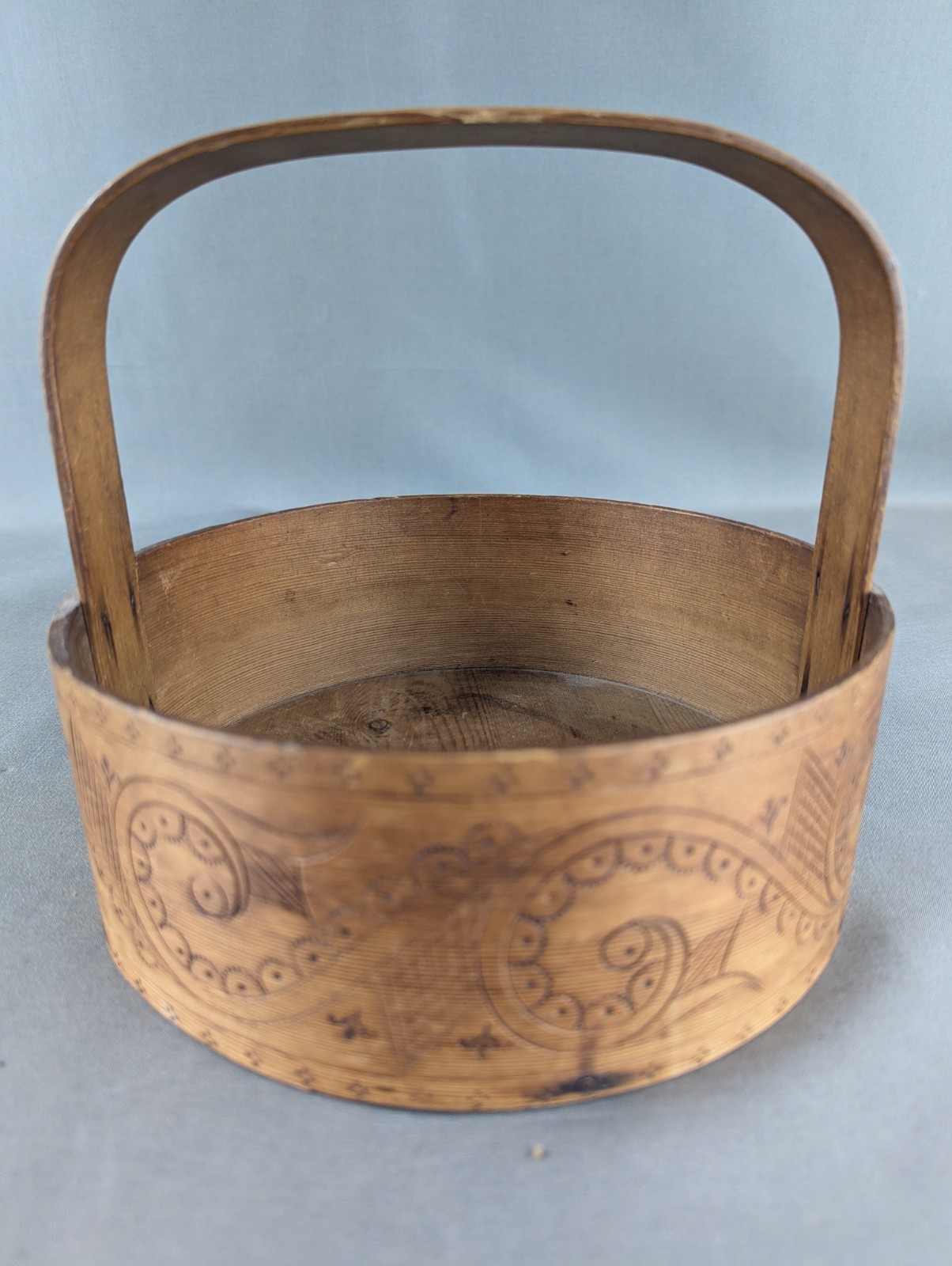 Antique Norwegian Bent Wood Sending Basket Svidd Dekor Burnt Decoration Antique Norwegian Bent Wood Sending Basket Svidd Dekor Burnt Decoration