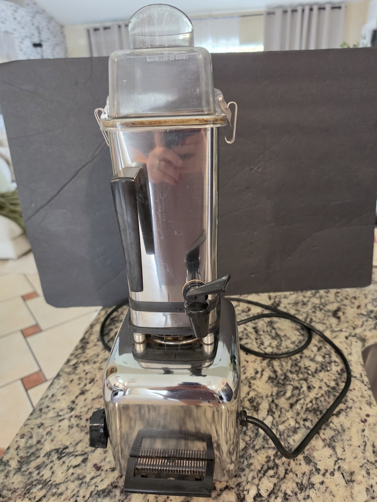 commercial vita mixer maxi 4000.       S