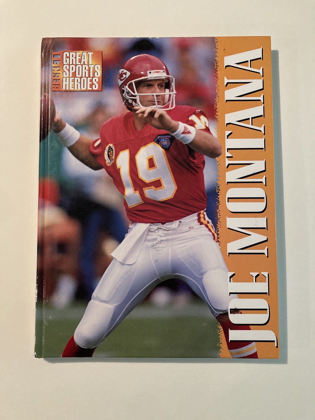 Vintage 1995 Joe Montana San Francisco 49ers Great Sports Heroes Book (Good)