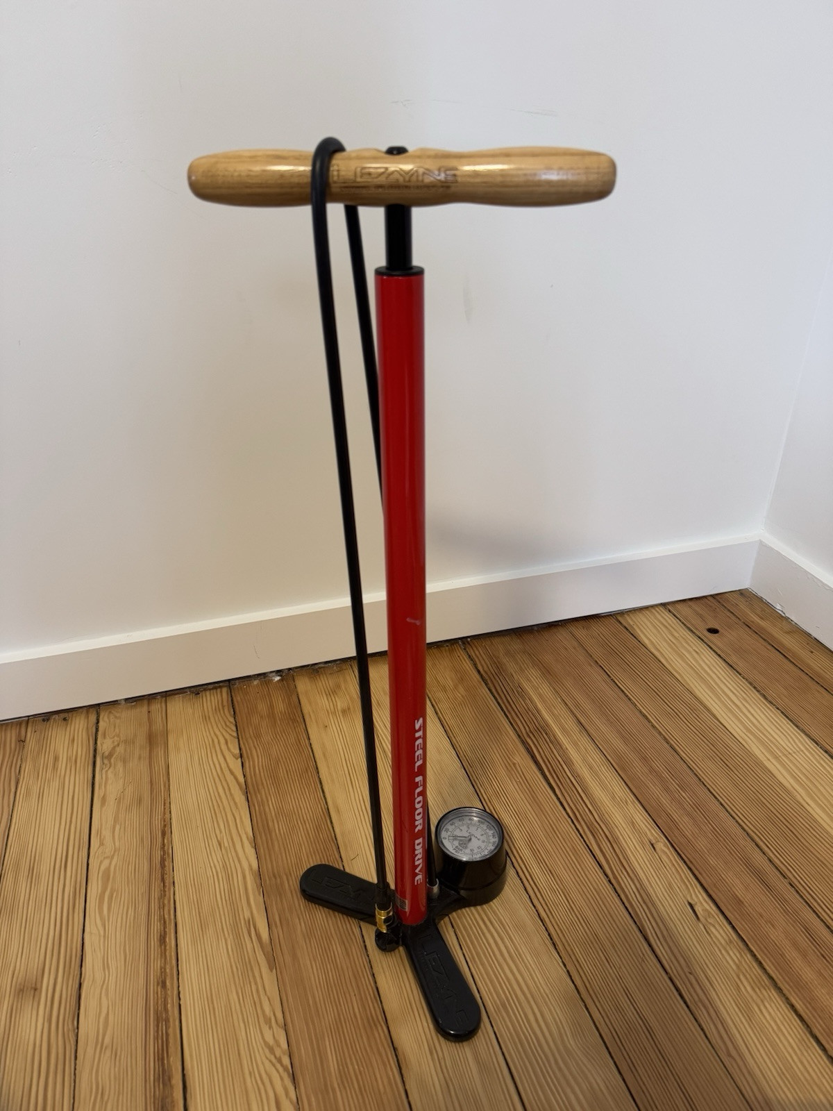 Lezyne Steel Floor Drive Floor Pump with 3.5 Lezyne Steel Floor Drive Floor Pump with 3.5