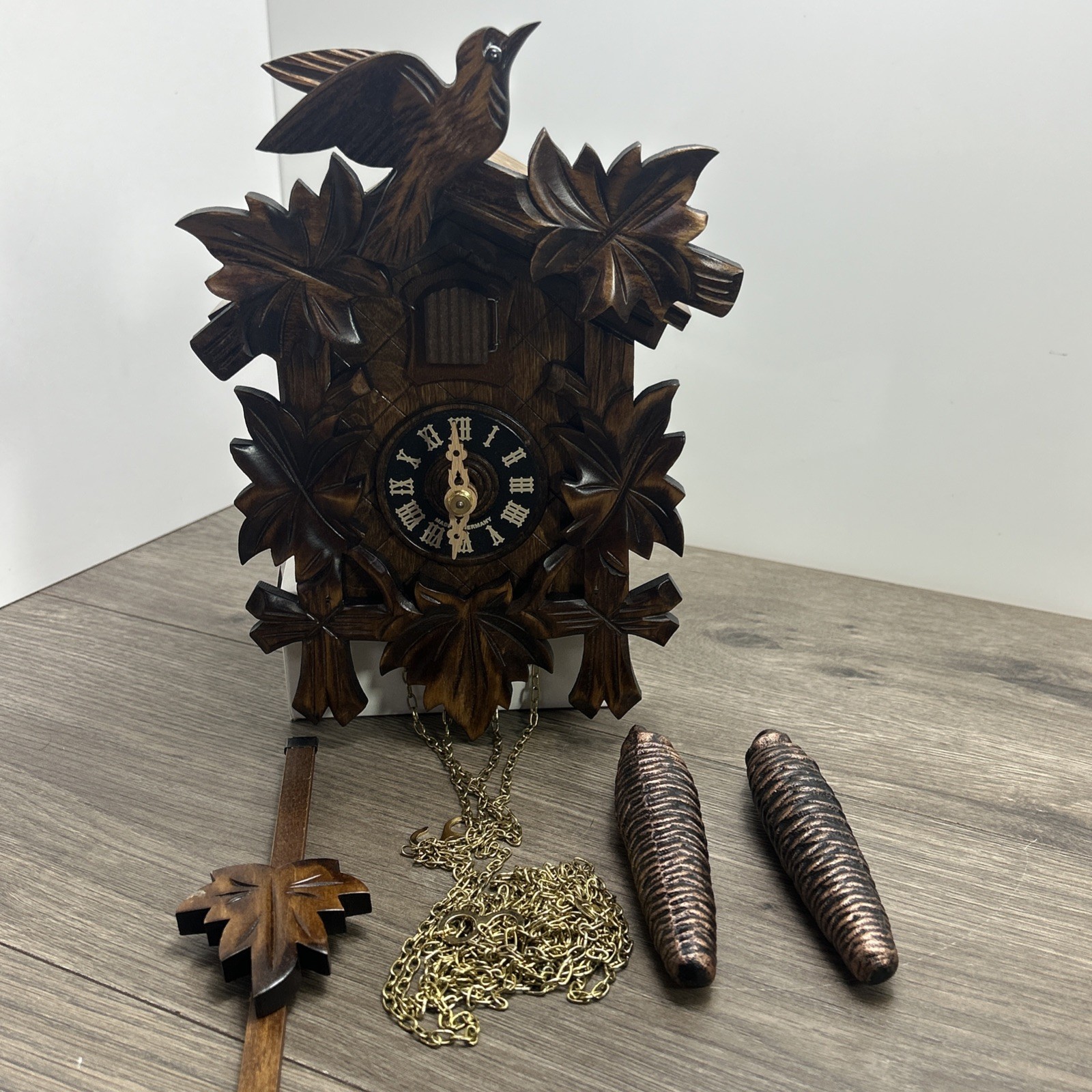 Vintage German Bird Five Leaf Black Forest Brown Cuckoo Clock Door Doesn’t Close Vintage German Bird Five Leaf Black Forest Brown Cuckoo Clock Door Doesn’t Close