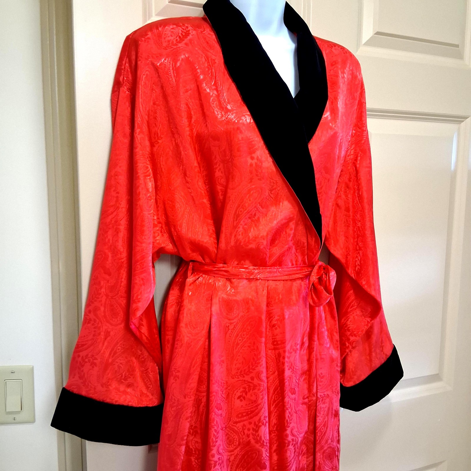 INNER MOST Embossed Red Paisley Satin Kimono Wrap Robe Black Velvet Accents,