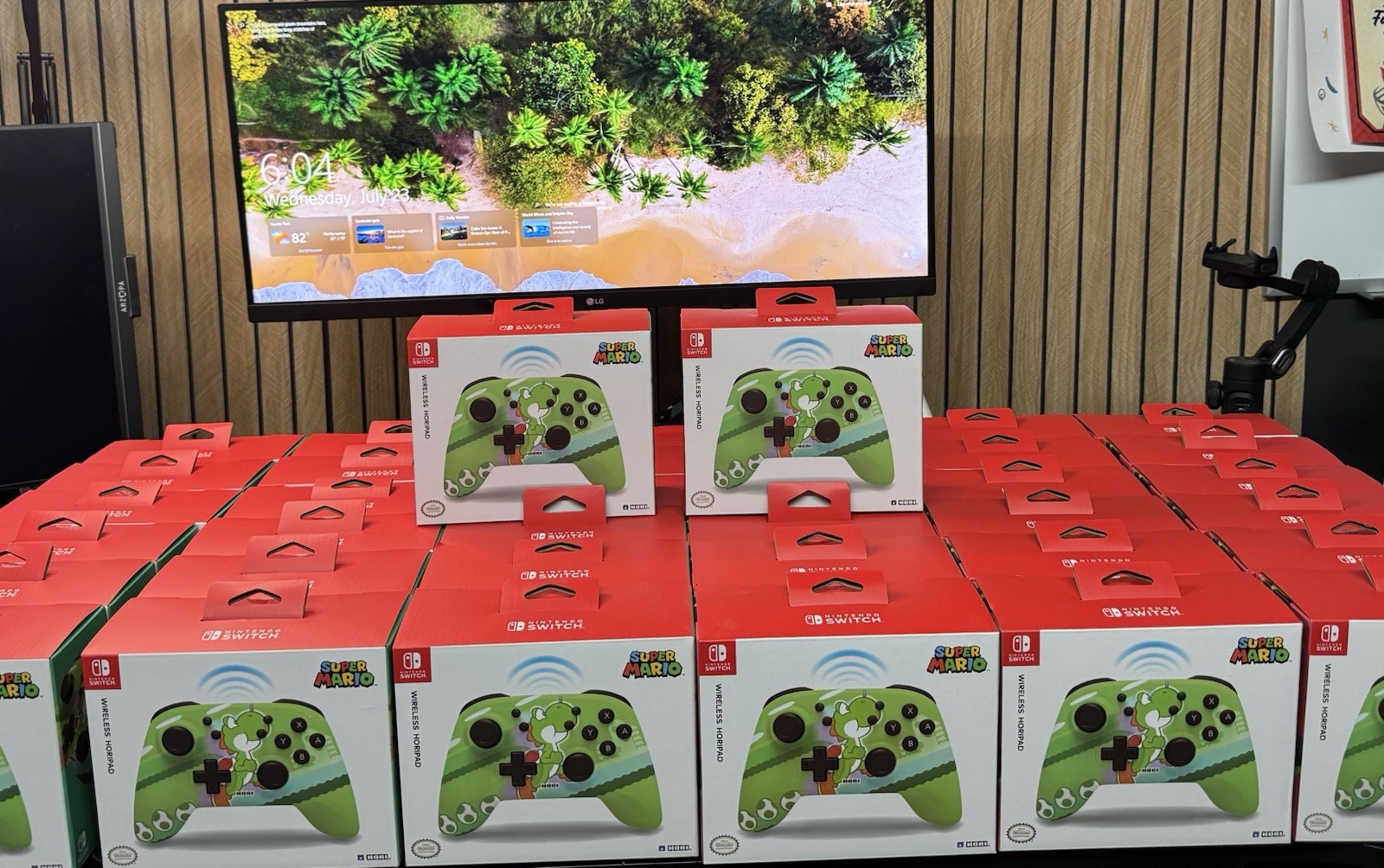 HORI Wireless HORIPAD: Yoshi for Nintendo Switch - Officially Licensed By Ninten