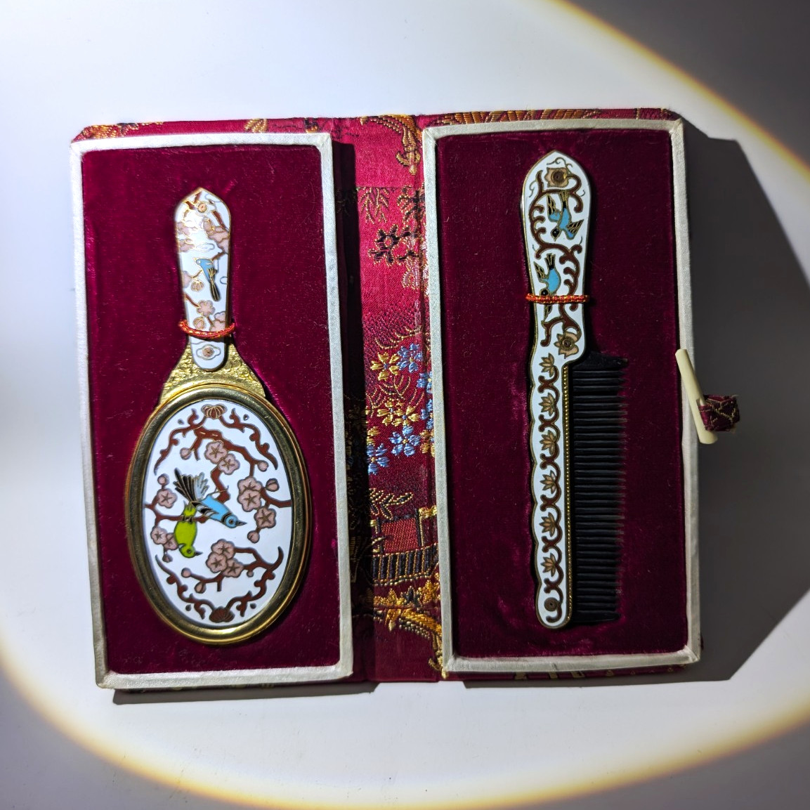 Vintage Travel Vanity Set Hand Mirror Comb Red Floral Case Collectors Statement Vintage Travel Vanity Set Hand Mirror Comb Red Floral Case Collectors Statement