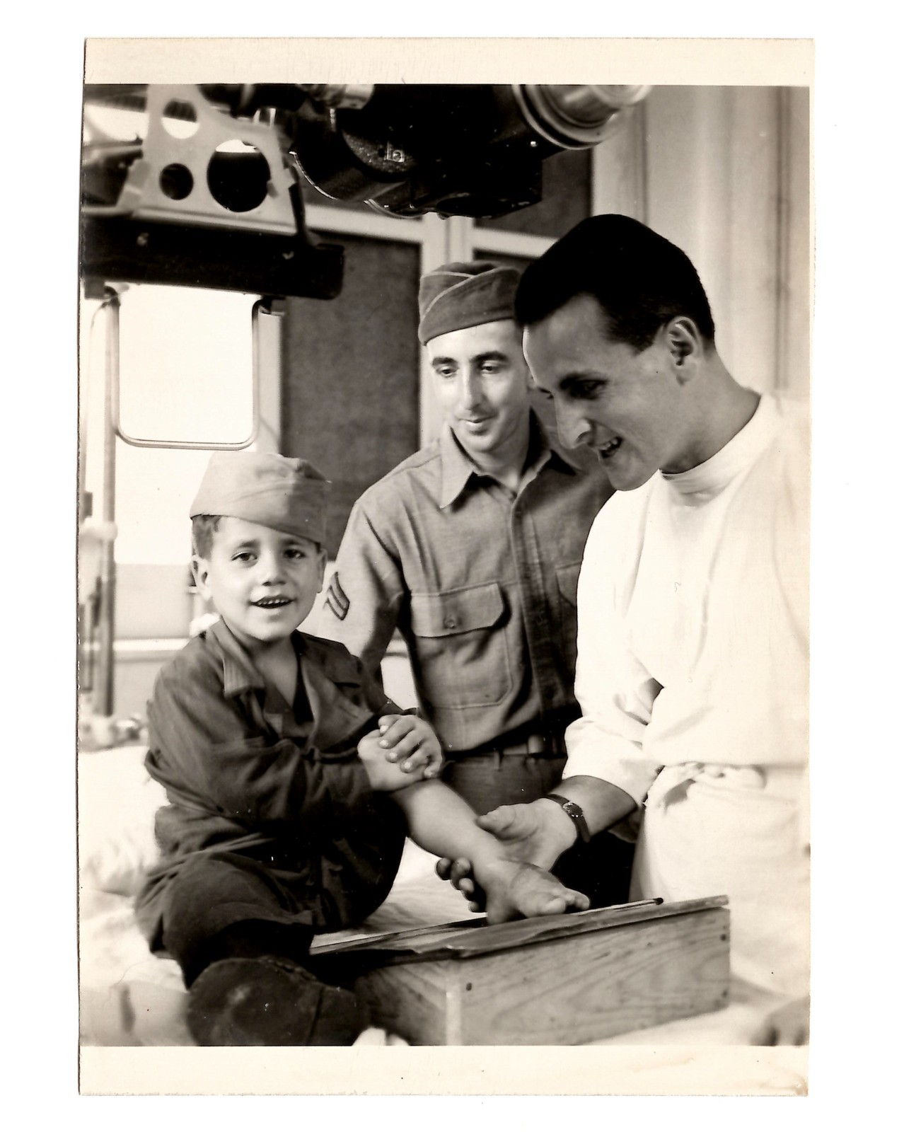 WWII WW2 Original Photo Military Doctor Helping Young Boy 1940s *READ* WWII WW2 Original Photo Military Doctor Helping Young Boy 1940s *READ*