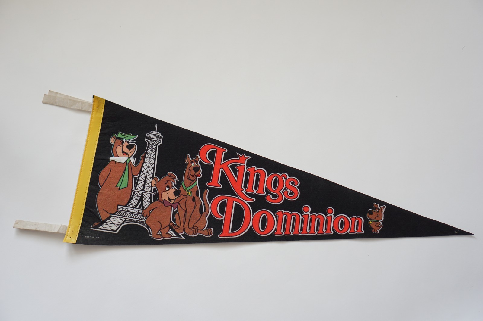 Vintage 1980s Kings Dominion Felt Pennant Hanna Barbera Flintstones Scooby Doo