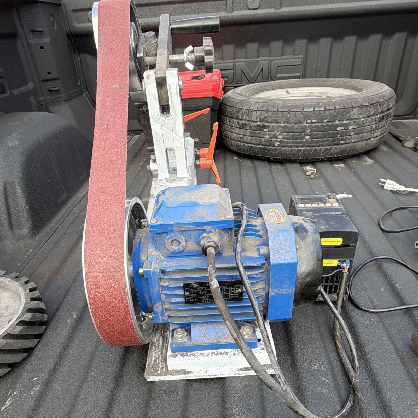 Vevor Electric Belt Grinder 2000W Manual Control Metal Grinding 110V-220V
