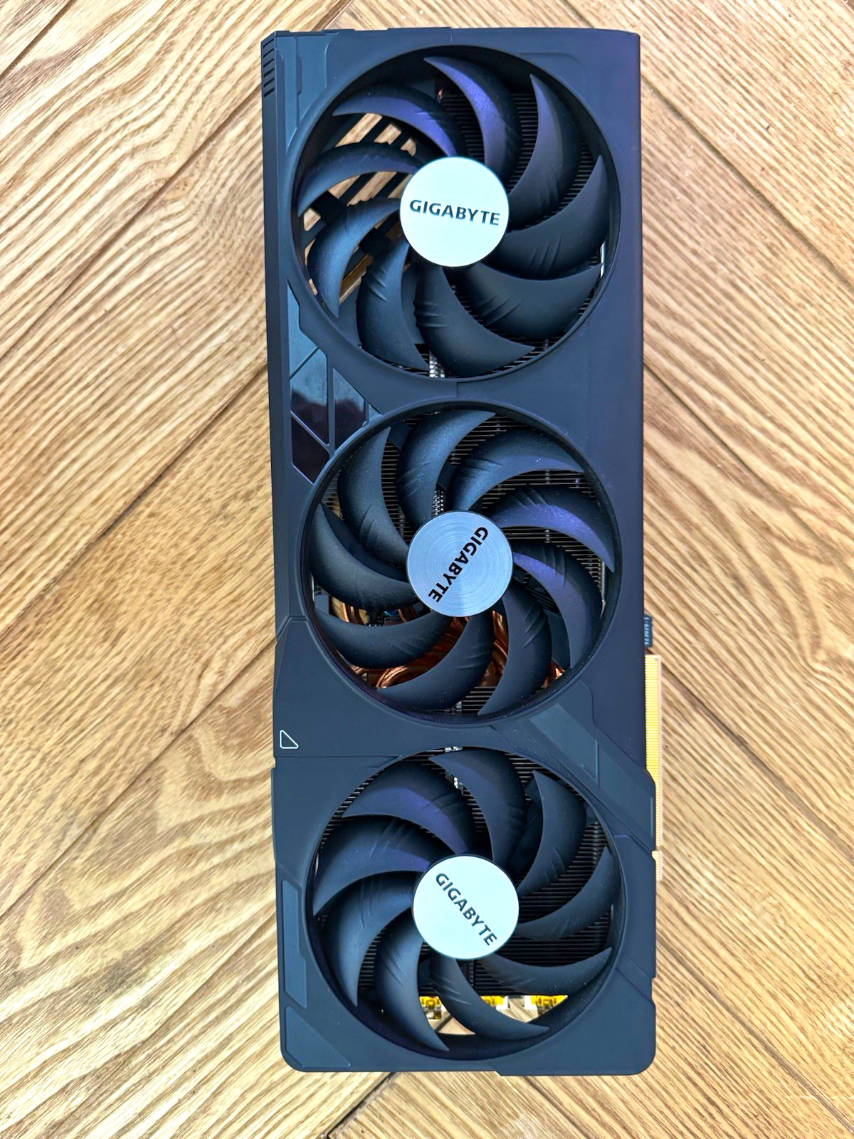 **READ DESC** GIGABYTE NVIDIA RTX 4090 24GB GDDR6X PCIe 4.0 x16 16-Pin **READ DESC** GIGABYTE NVIDIA RTX 4090 24GB GDDR6X PCIe 4.0 x16 16-Pin
