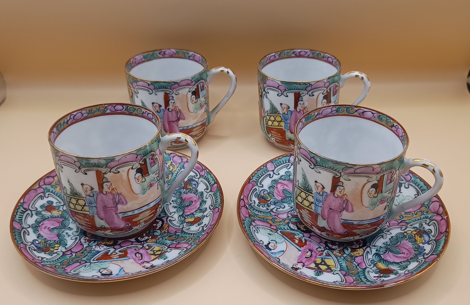 Vintage Chinese Famille Rose 4 Demitasse Cups 2 Saucers Qianlong Mark (B3)