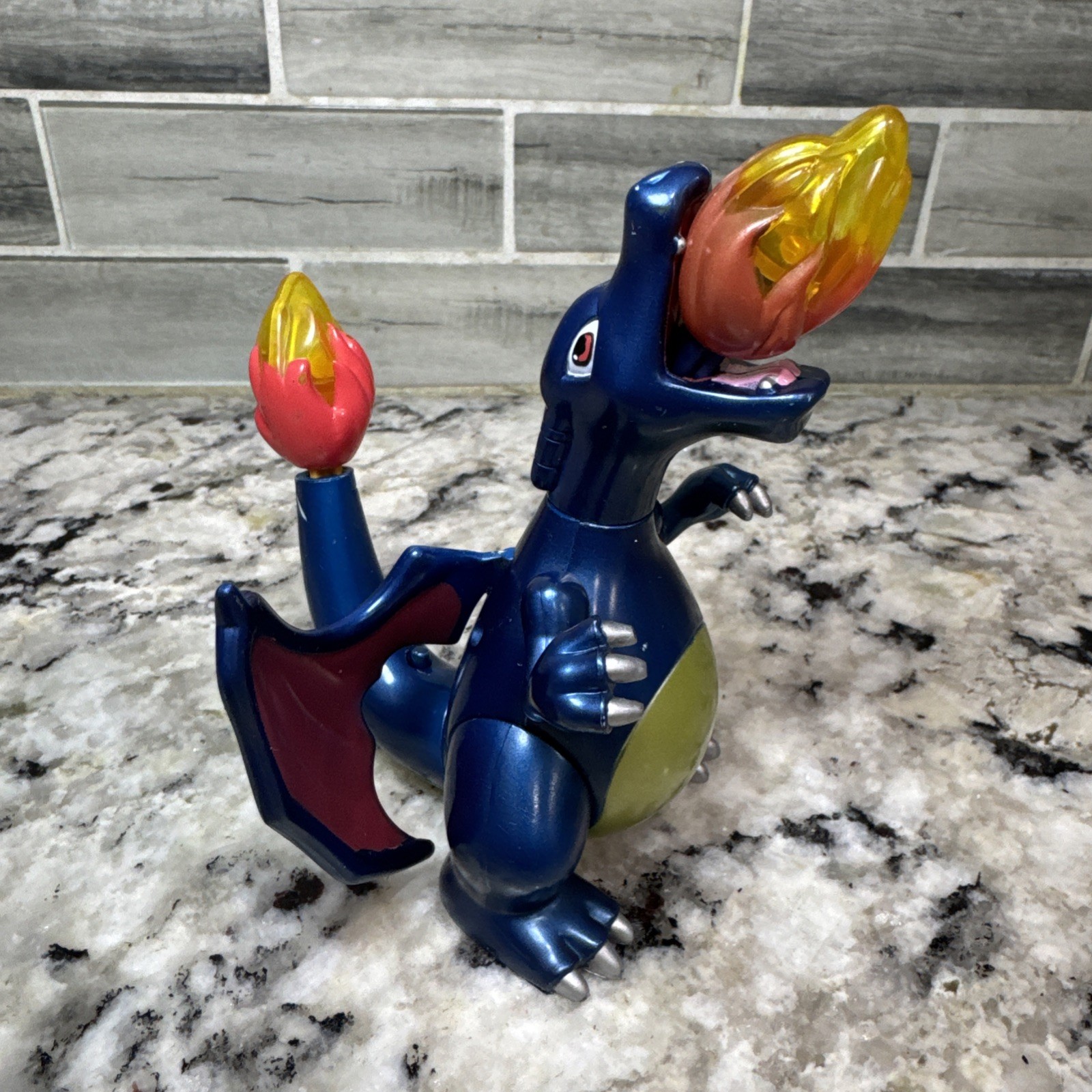 Vintage Extremely RARE Shiny Charizard Hasbro 2002 Combat Figure Missing 1 Wing