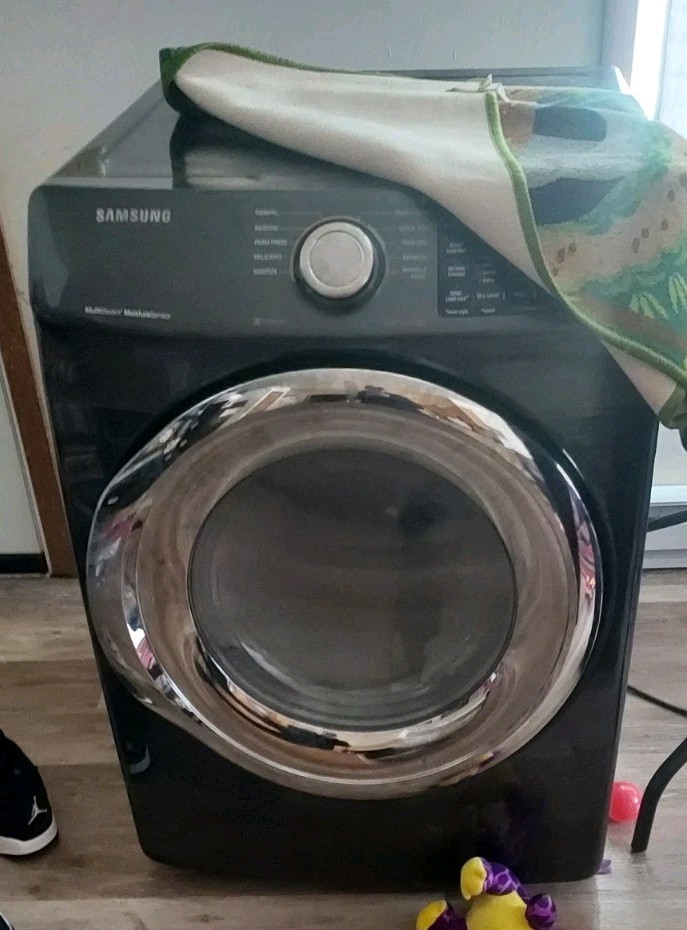 Samsung MultiSteam MoistureSensor Steam Black Front-Loading Natural Gas Dyer.