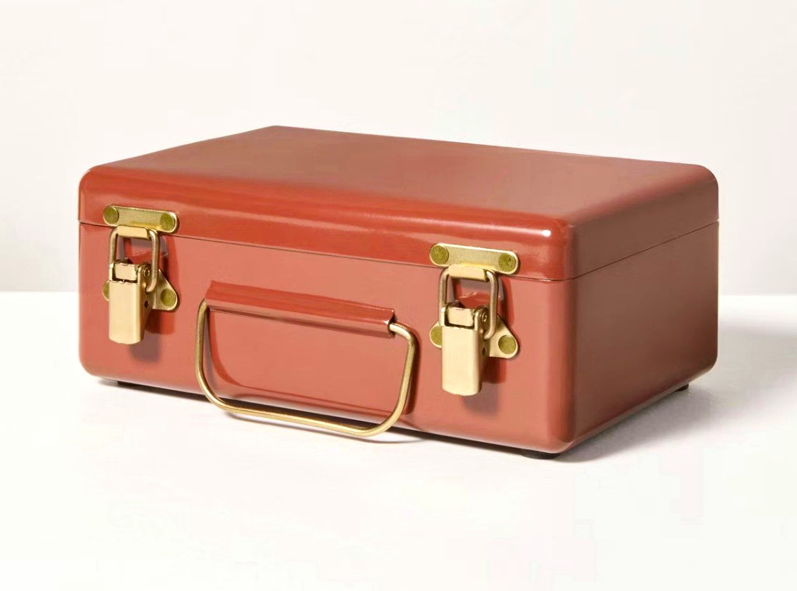 True Vintage 1970s Brown Hard Plastic Suitcase 40L Latch Closure Handle True Vintage 1970s Brown Hard Plastic Suitcase 40L Latch Closure Handle