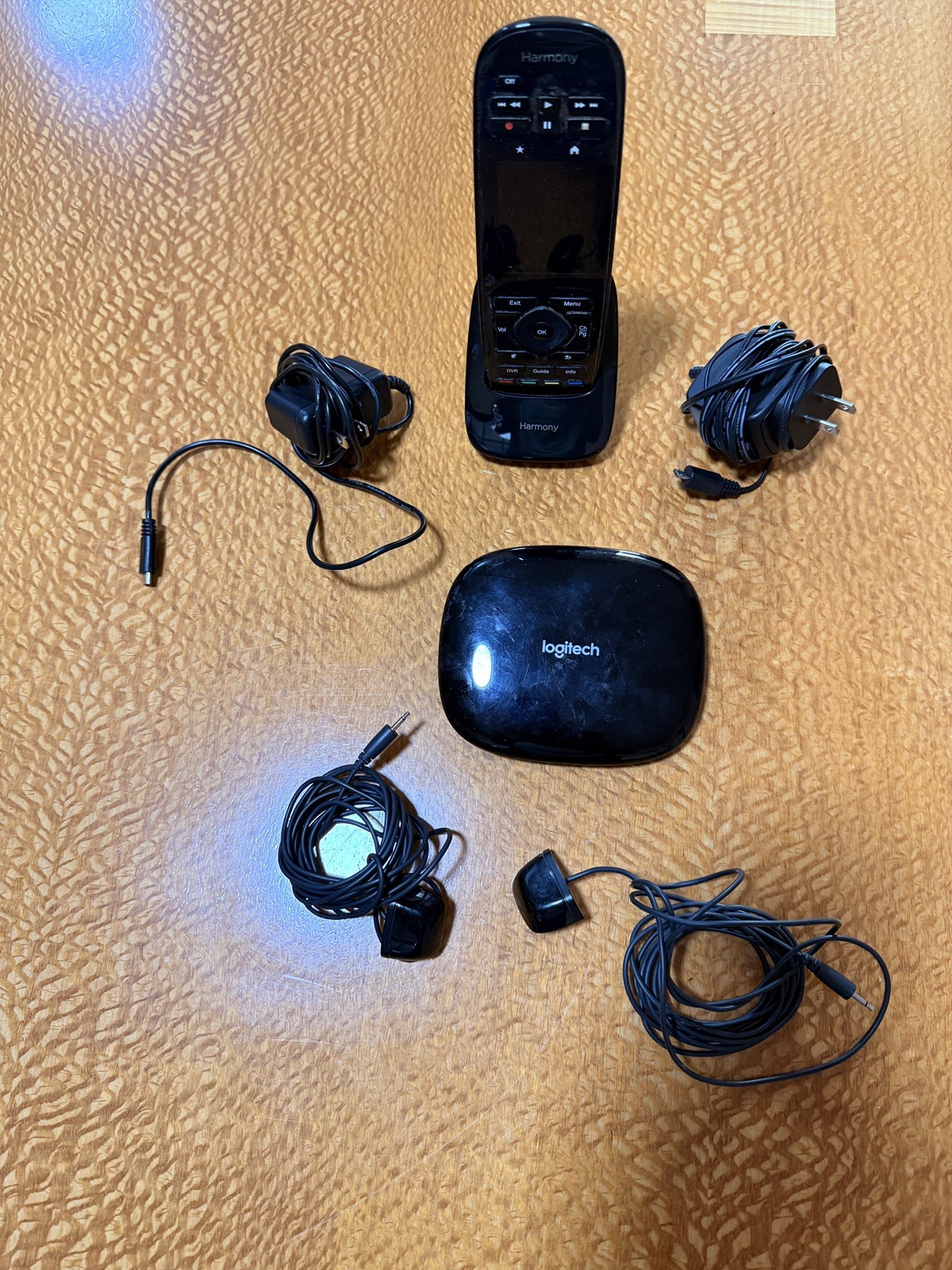 Logitech Harmony Ultimate One  - complete set w/ Hub - 