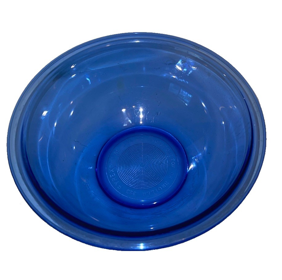 Look Vintage #323 PYREX Cobalt Blue Glass Mixing Bowl With Lip 1.5 L Look Vintage #323 PYREX Cobalt Blue Glass Mixing Bowl With Lip 1.5 L