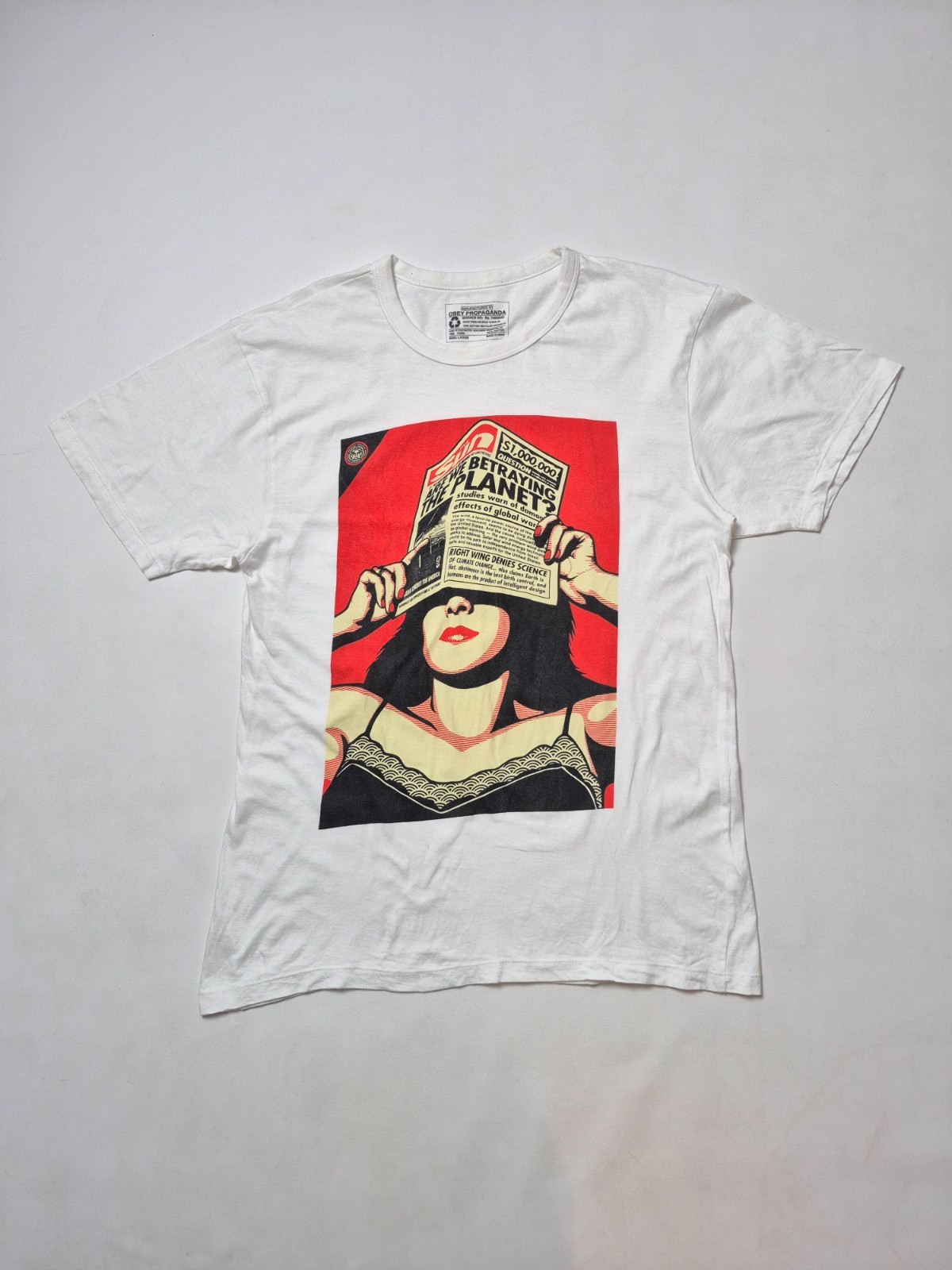Obey Propaganda Men\'s Graphic T-Shirt Size L White Betraying The Planet Print Obey Propaganda Men\'s Graphic T-Shirt Size L White Betraying The Planet Print