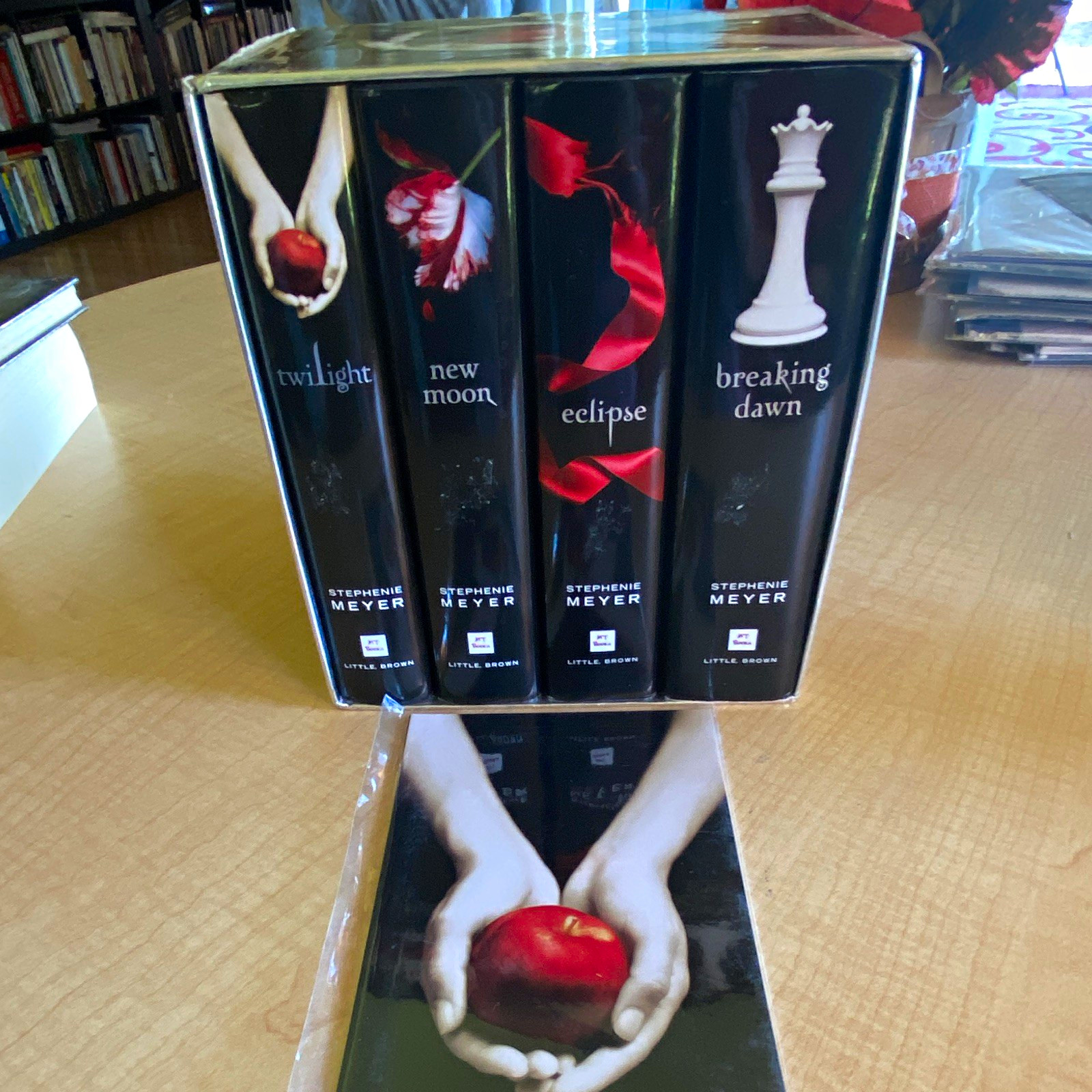 Stephenie Meyer Twilight Saga Collection Box Set 4 Books First Edition, English Stephenie Meyer Twilight Saga Collection Box Set 4 Books First Edition, English