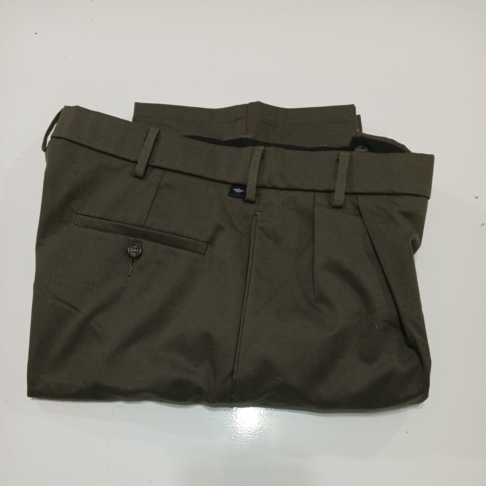 Dockers Men’s Pleated Relaxed Fit Khaki Pants Size 30x32- Business Casual NWOT-S