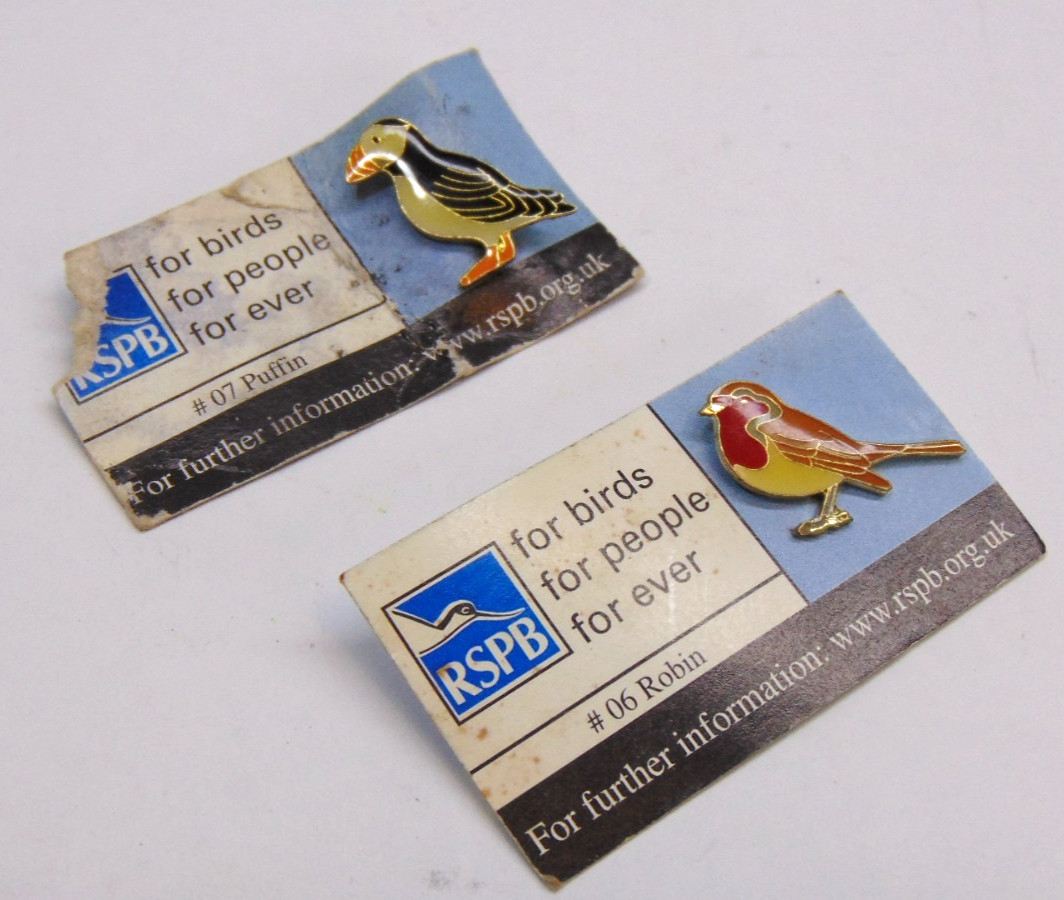 RSPB Robin #06 Puffin #07 Vintage Pins Badges Birds Conservation Birdwatching