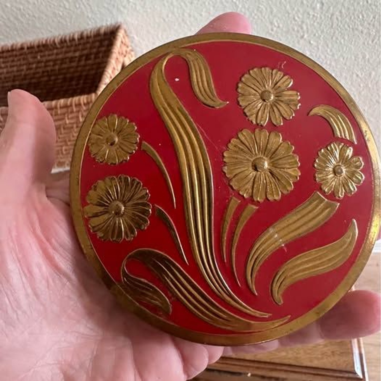 Vintage Rex Fifth Avenue Red and Gold Floral Powder Compact Vintage Rex Fifth Avenue Red and Gold Floral Powder Compact