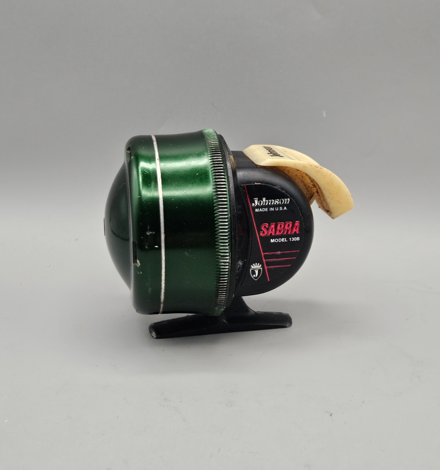 Vintage Johnson SABRA Model 130B spincast reel RH USA