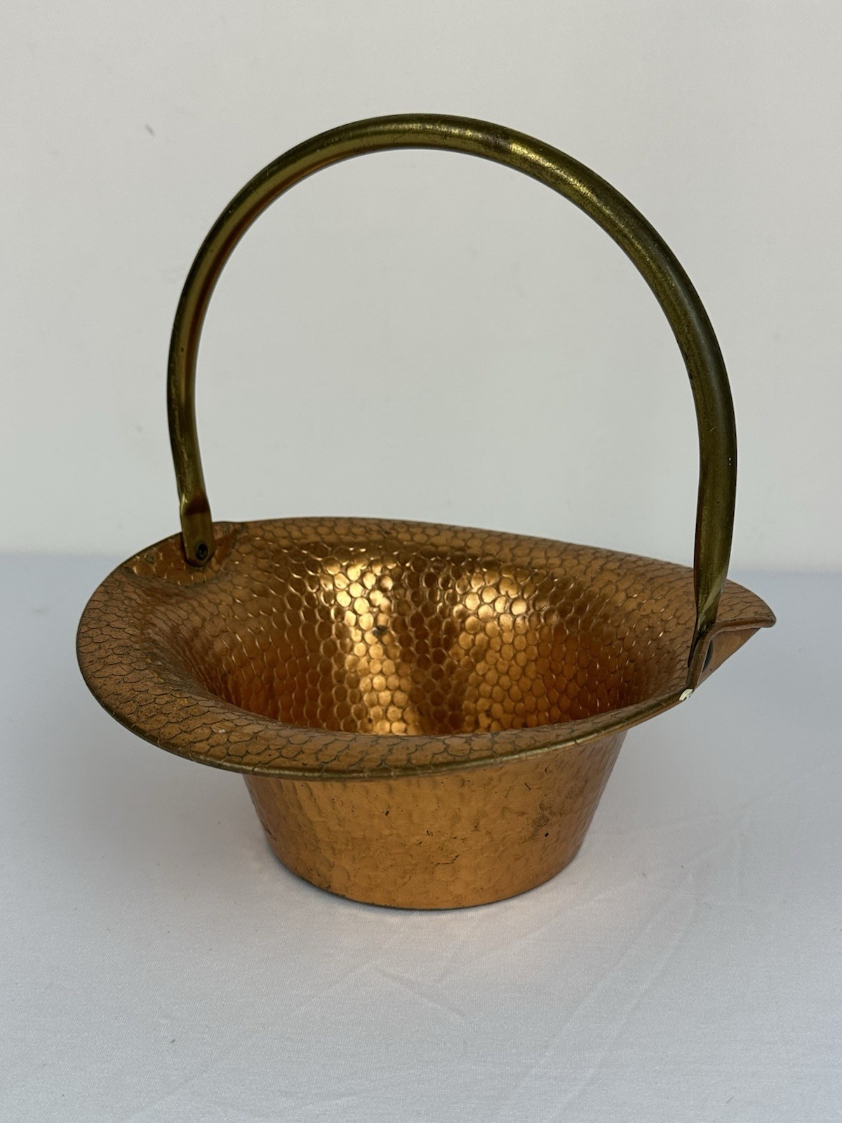 Vintage Coppercraft Guild Hammered Copper Basket Brass Handle Taunton MA Vintage Coppercraft Guild Hammered Copper Basket Brass Handle Taunton MA