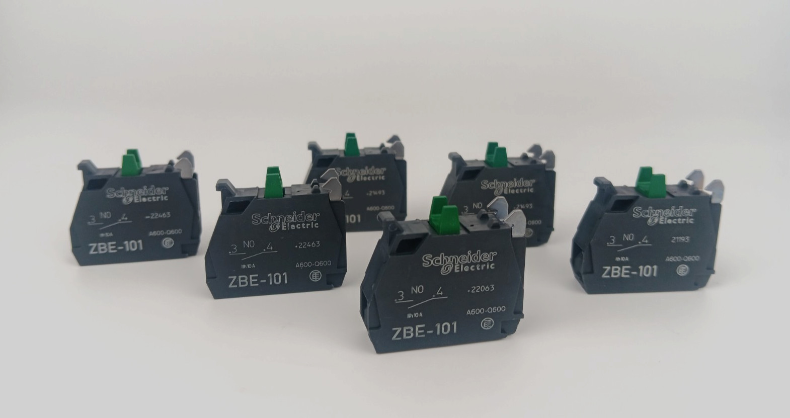 ZBE101 Original Schneider Harmony Contact Block - (6 Pieces) ZBE101 Original Schneider Harmony Contact Block - (6 Pieces)