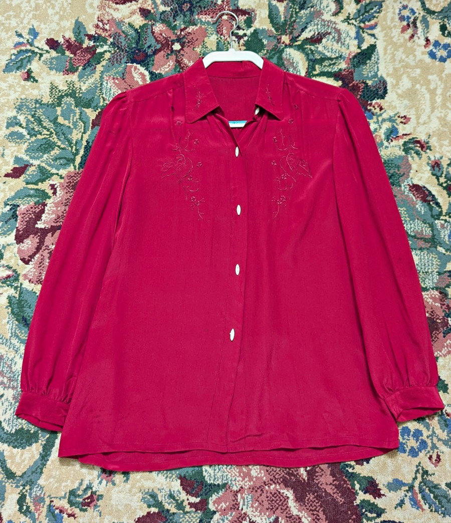 Vtg Women’s Red Silk Chiffon Embroidered Collar Long Sleeve Button-Down Blouse M Vtg Women’s Red Silk Chiffon Embroidered Collar Long Sleeve Button-Down Blouse M