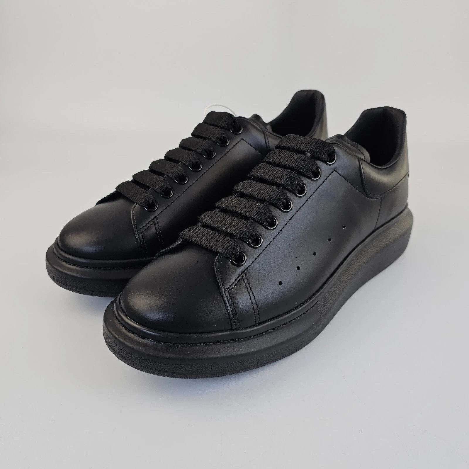 Alexander McQueen Oversized All Black Leather Platform Sneakers Unisex Trainers Alexander McQueen Oversized All Black Leather Platform Sneakers Unisex Trainers